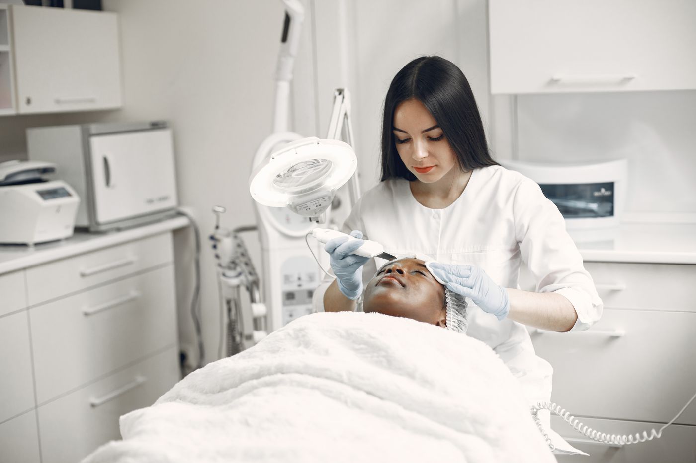 Aesthetic clinician performing a facial radiofrequency treatment session