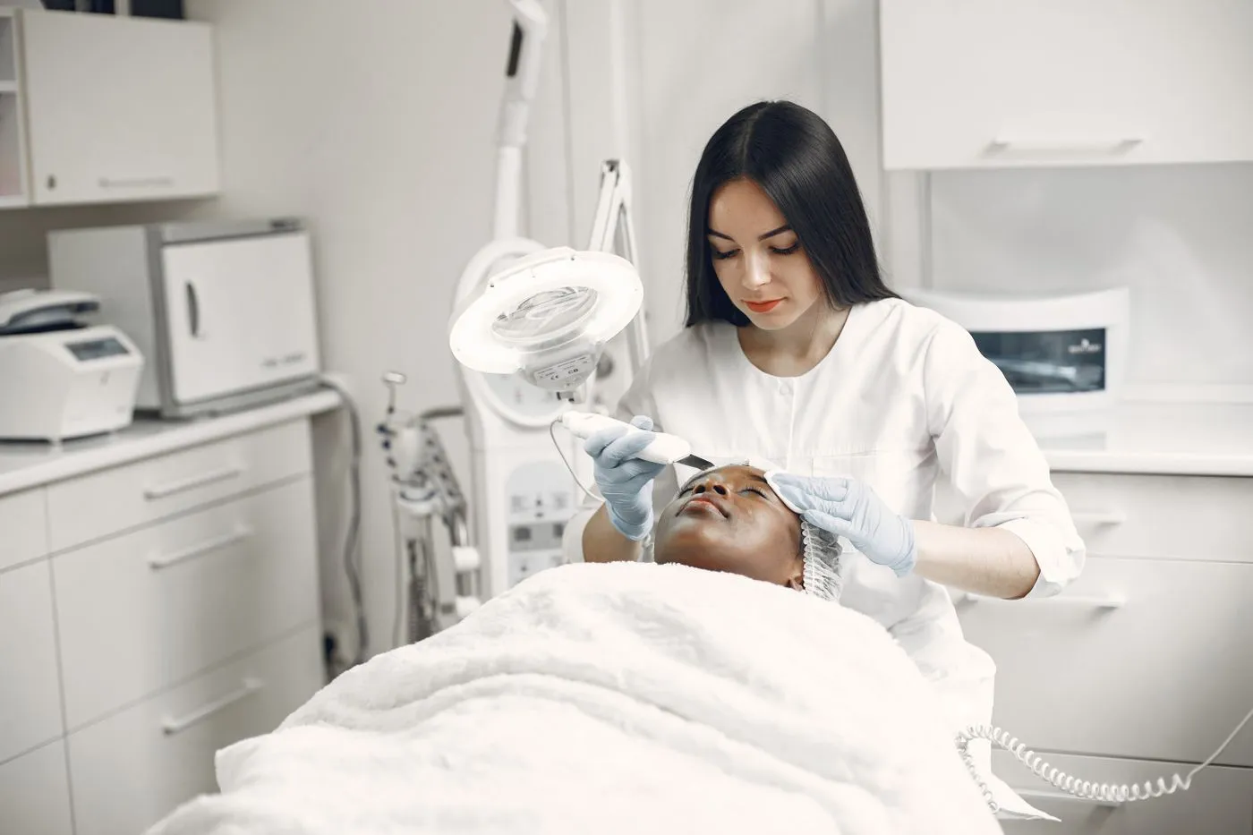 Aesthetic clinician performing a facial radiofrequency treatment session